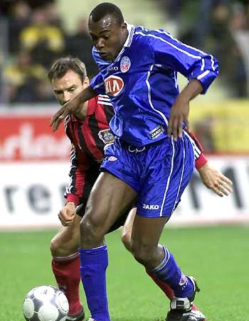 要自己射门 要自己射门