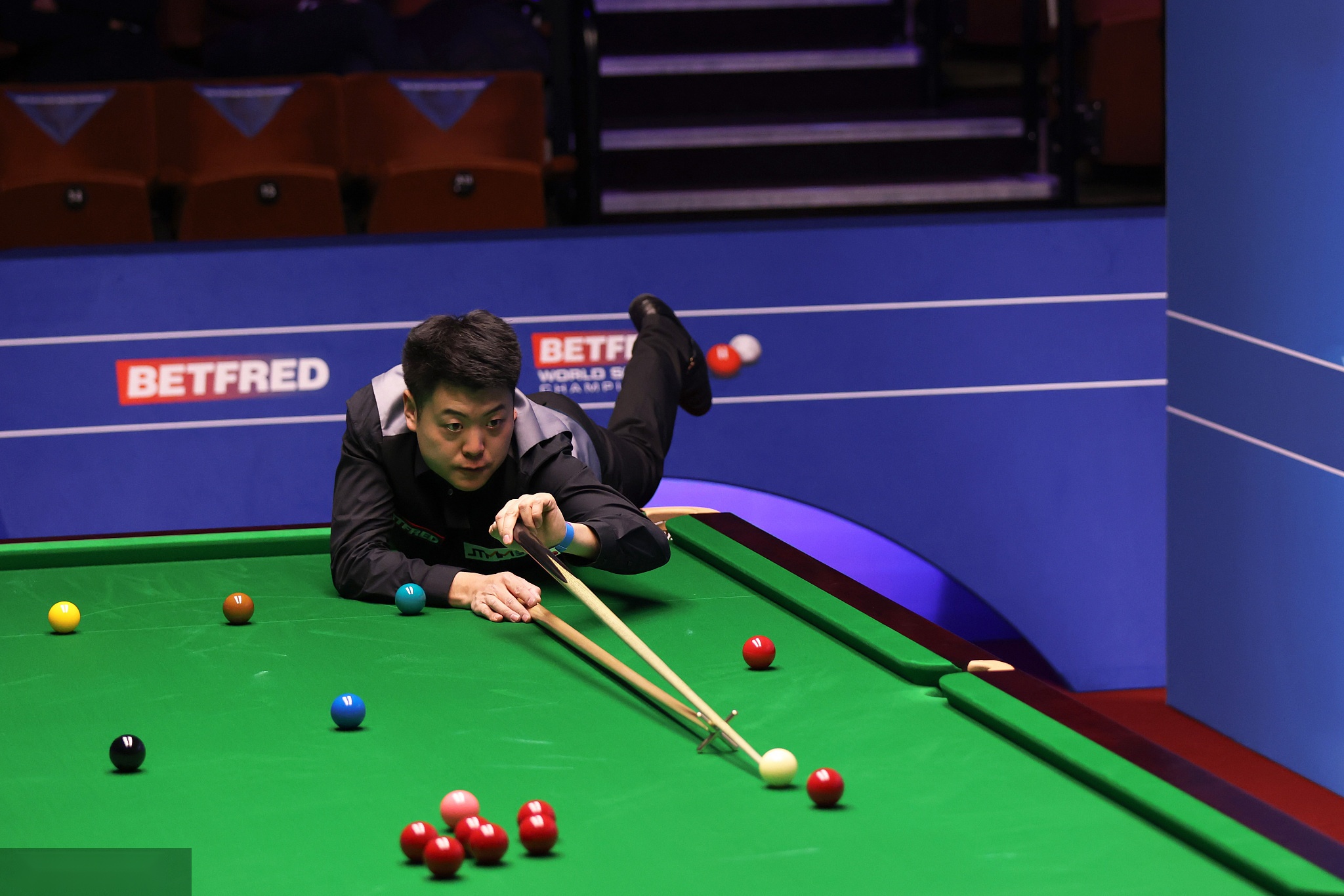 据知情人士 据知情人士